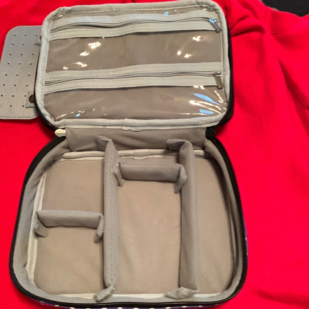 Travel jewelry box